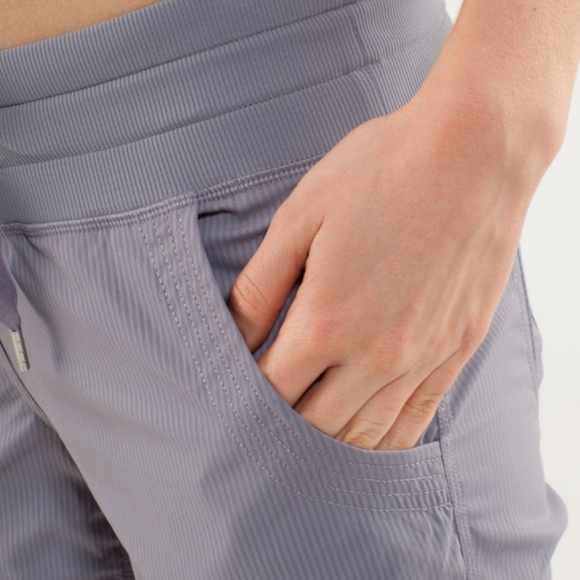 Lululemon Yoga Camp Crop - Picture 2 of 16